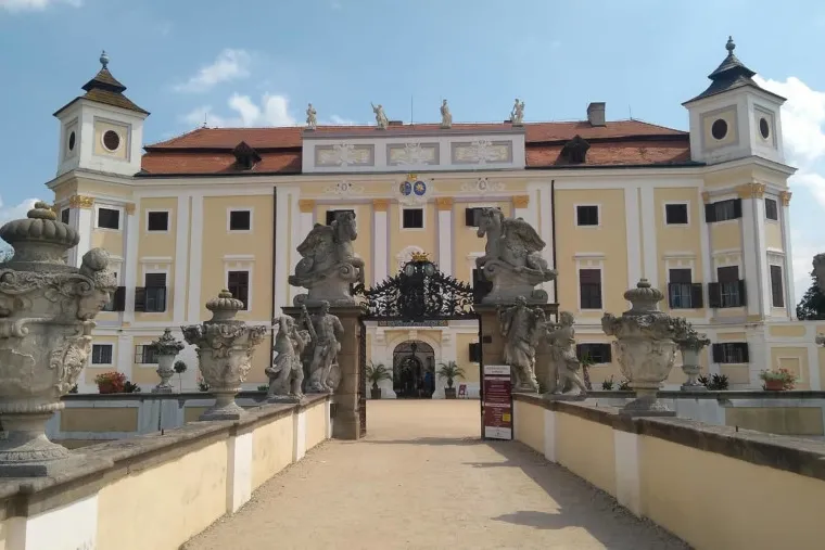 Milotice, Baťův kanál
