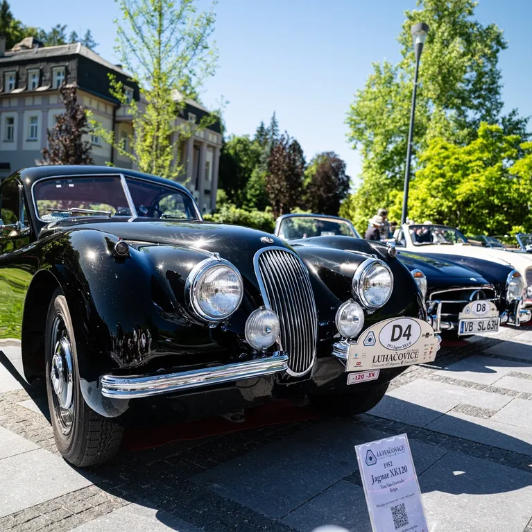 Luhačovice hostily přehlídku historických automobilů