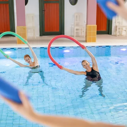 skupinové cvičení v bazénu skupinové cvičení v bazénu