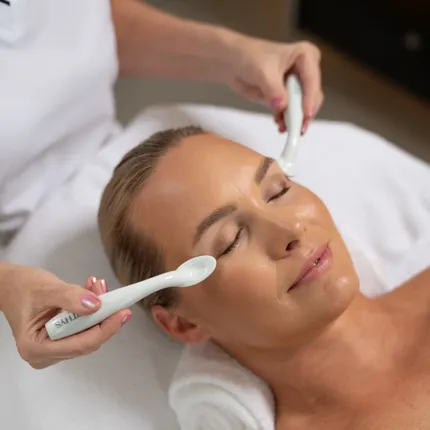 kryo ošetření očního okolí keramickými lžičkami kryo ošetření očního okolí keramickými lžičkami