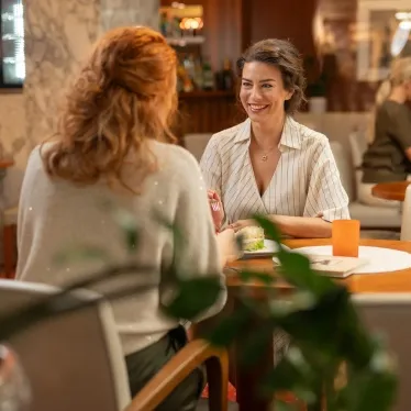 lobby bar v hotelu Alexandria lobby bar v hotelu Alexandria