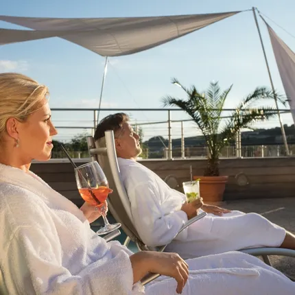 wellness terasa s venkovními whirlpooly wellness terasa s venkovními whirlpooly