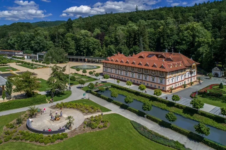 Hotel Jurkovičův dům – pohled od lázeňské kolonády